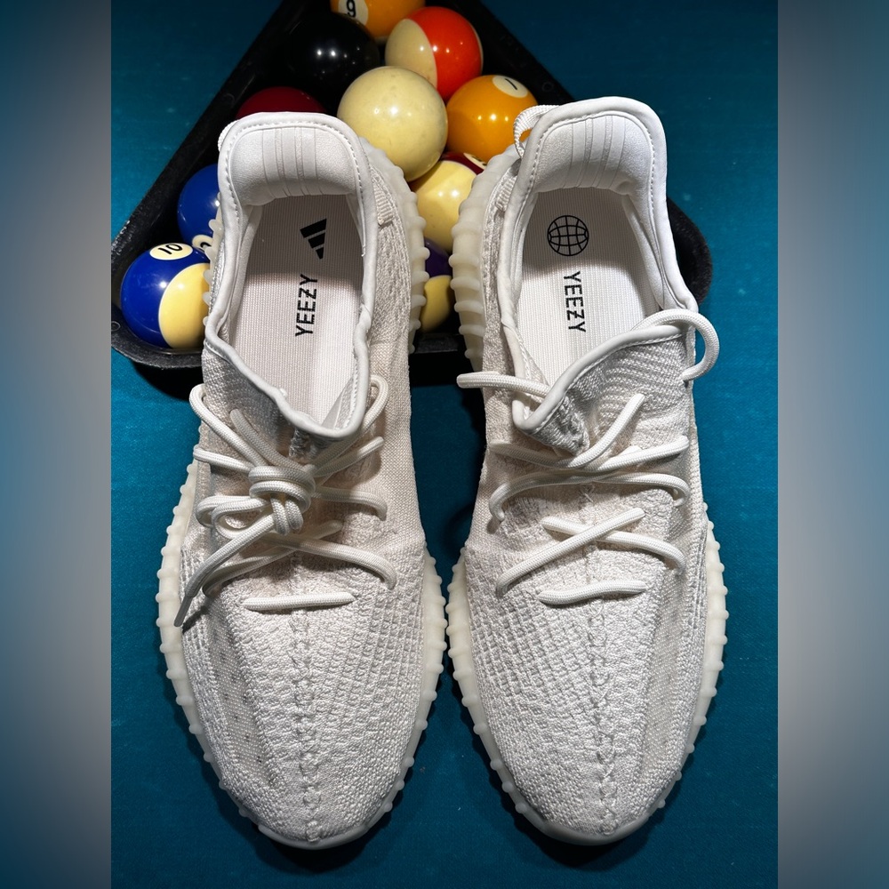 YEEZY BOOST 350 V2